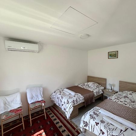 Garden Guesthouse Gjakova Екстер'єр фото