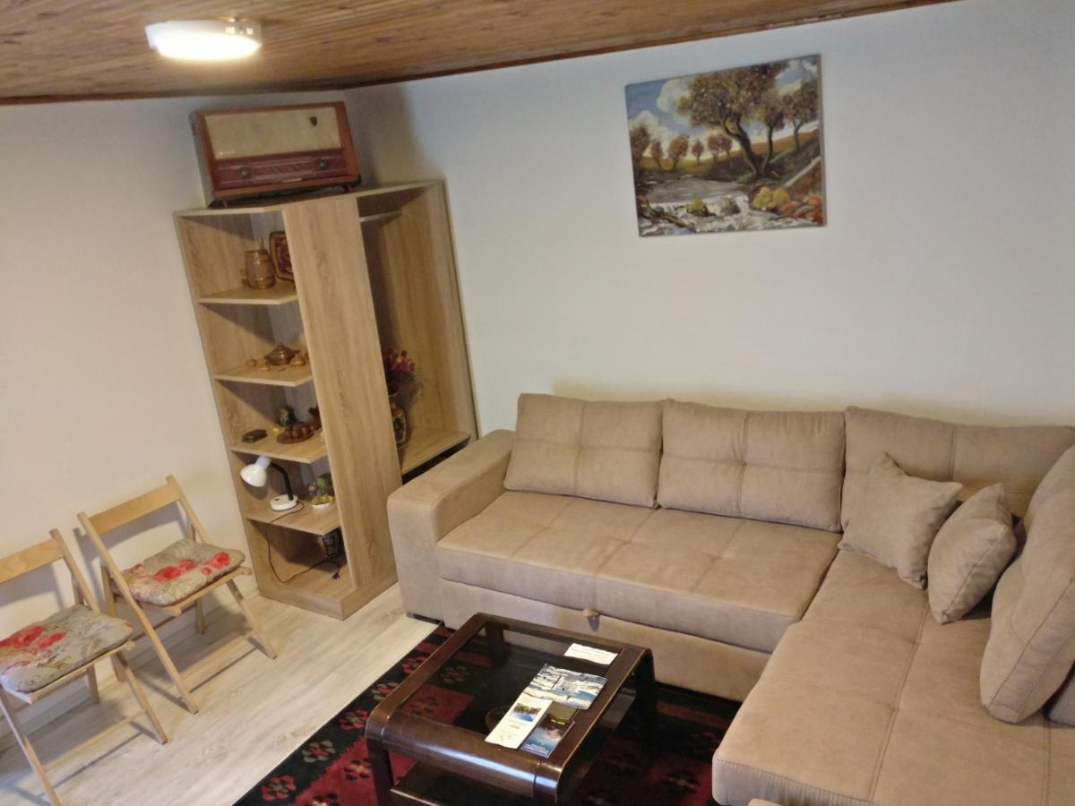 Garden Guesthouse Gjakova Екстер'єр фото