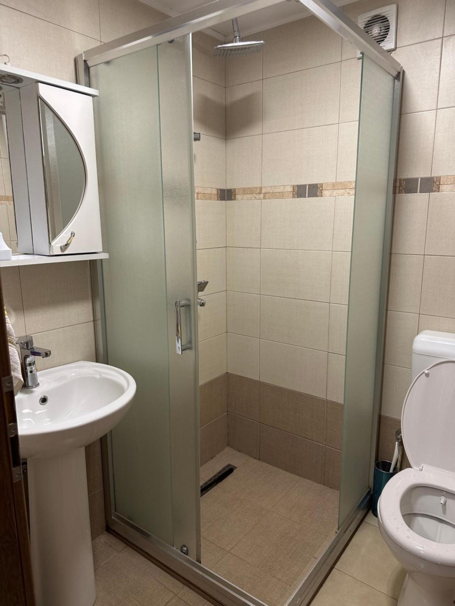 Garden Guesthouse Gjakova Екстер'єр фото