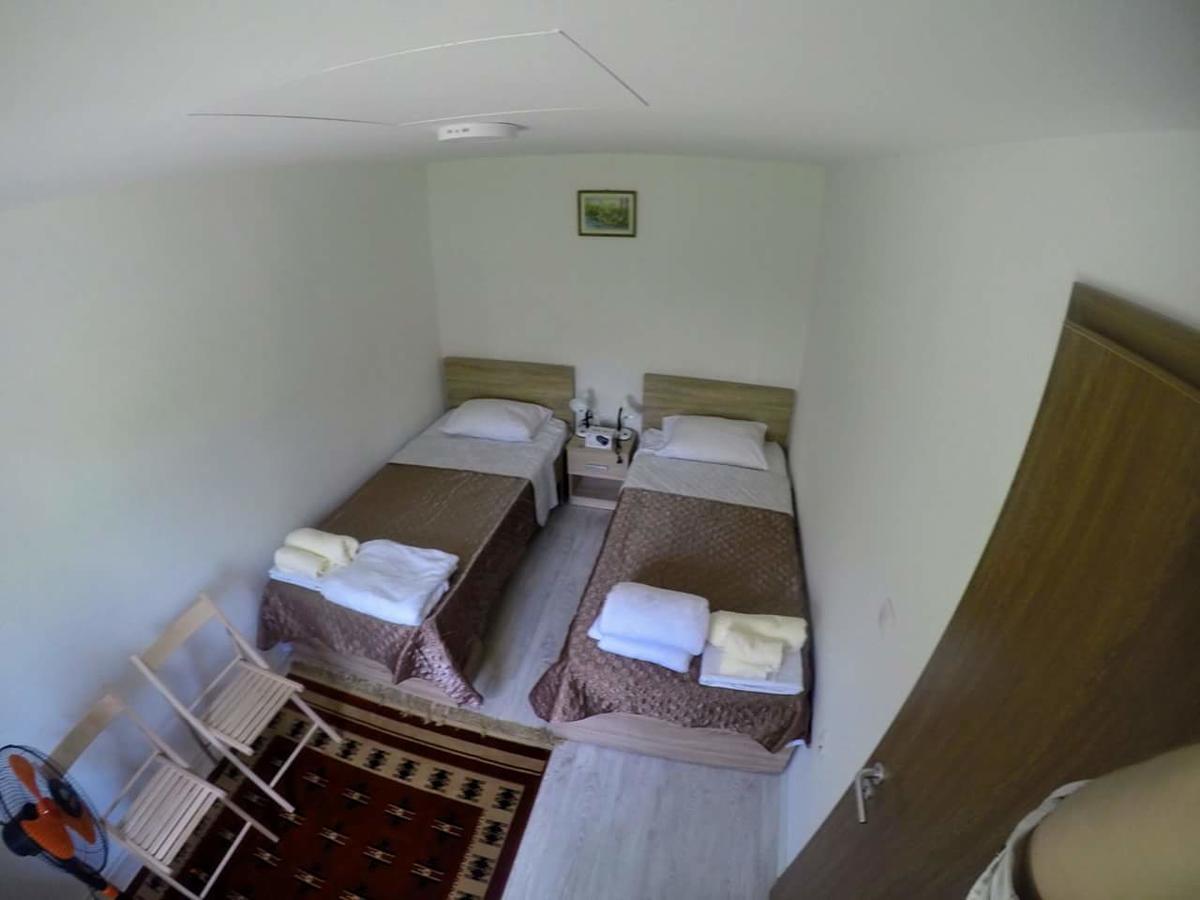 Garden Guesthouse Gjakova Екстер'єр фото