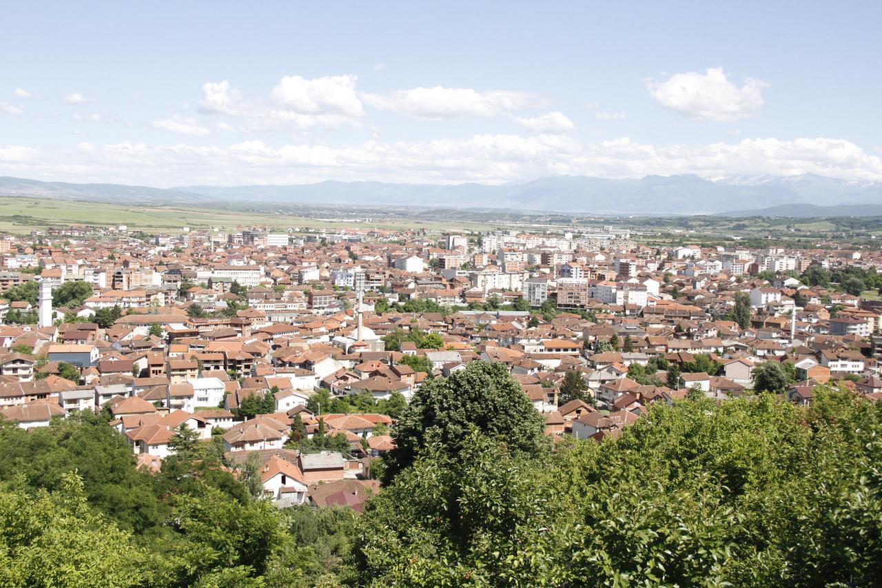 Garden Guesthouse Gjakova Екстер'єр фото
