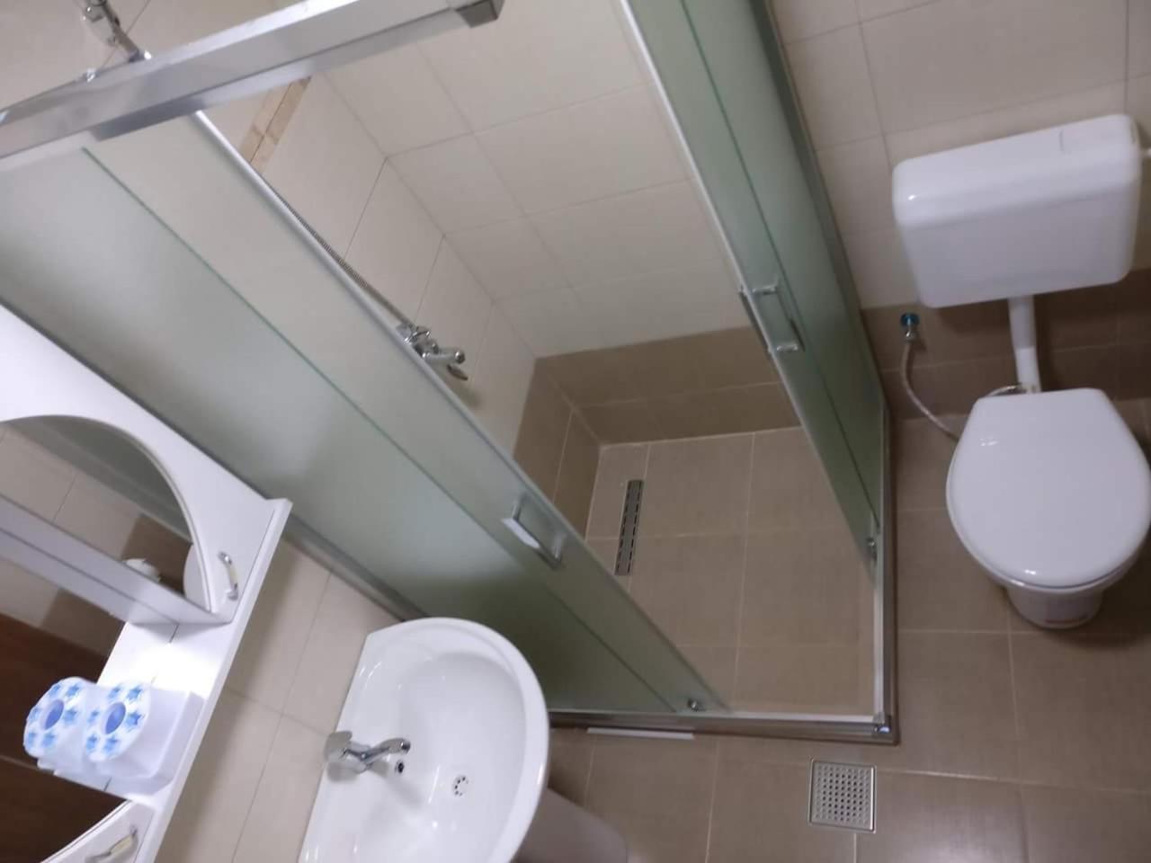 Garden Guesthouse Gjakova Екстер'єр фото